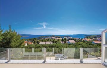 Beautiful apartment in Banjol with 3 Bedrooms and WiFi