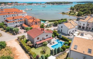 Beautiful home in Medulin with Sauna, WiFi and Outdoor swimming pool