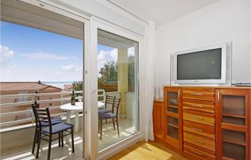 Stunning apartment in Makarska with WiFi and 2 Bedrooms