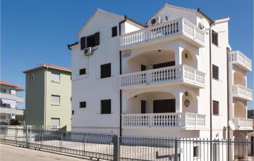 Studio Apartment in Okrug Gornji