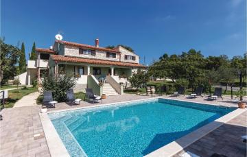 Awesome apartment in Kanfanar with 1 Bedrooms, WiFi and Outdoor swimming pool