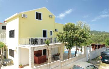 Seven-Bedroom Holiday home Korcula with an Outdoor Swimming Pool 01