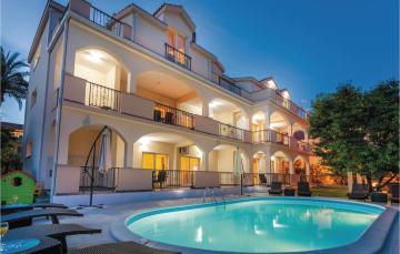 Nice apartment in Kastel Stafilic with 3 Bedrooms, WiFi and Heated swimming pool