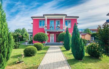 Stunning apartment in Viskovo with 2 Bedrooms and WiFi