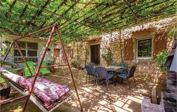 Beautiful home in Bribir with 3 Bedrooms, WiFi and Jacuzzi
