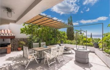 Stunning home in Pinezici with 4 Bedrooms and WiFi