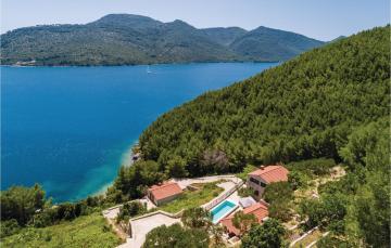 Awesome home in Ston with 3 Bedrooms, WiFi and Private swimming pool
