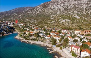 Beautiful apartment in Cesarica with 1 Bedrooms and WiFi