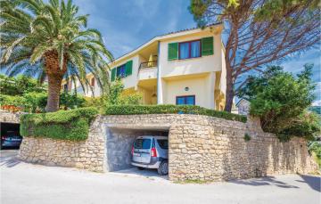 Awesome home in Mundanije with 3 Bedrooms and WiFi