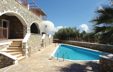 Amazing home in Paralio Astros with 3 Bedrooms, WiFi and Outdoor swimming pool