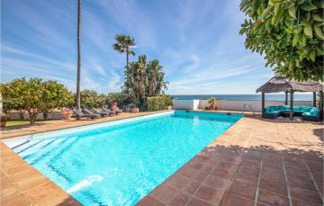 Stunning Home In Mijas Costa With 4 Bedrooms, Wifi And Private Swimming Pool