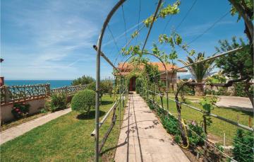 Beautiful apartment in Porto Alabe with 3 Bedrooms and WiFi