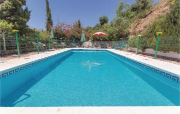 Beautiful home in Totaln with 6 Bedrooms and Outdoor swimming pool