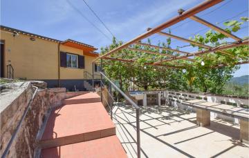 Nice home in Sinagra with 2 Bedrooms and WiFi