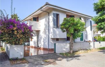 Nice home in Nicotera Marina with 3 Bedrooms and WiFi