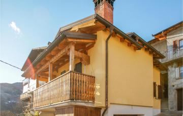 Stunning home in Dosso del Liro with 2 Bedrooms and WiFi