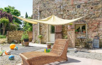 Amazing apartment in Chianni with 1 Bedrooms and WiFi