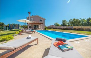 Beautiful home in Zminj with 3 Bedrooms, Private swimming pool and Outdoor swimming pool