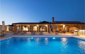 Nice home in Benkovac with WiFi, Private swimming pool and Outdoor swimming pool