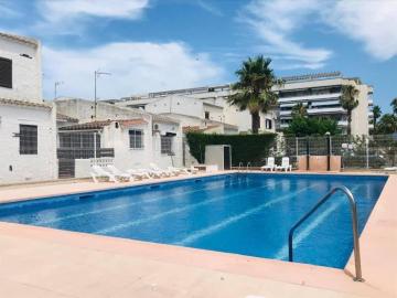 Charmante maisonnette avec piscine communautaire, idéale vacances familiales
