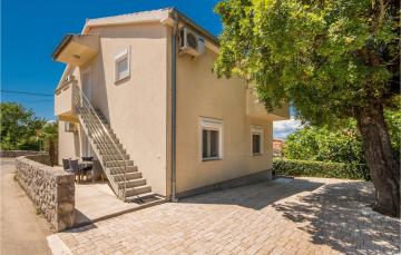 Amazing apartment in Malinska Dubasnica with WiFi