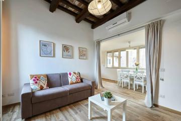 BRIGHT APARTMENT NEAR PIAZZA NAVONA