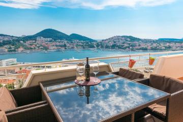 LUCY LU SEAVIEW APARTMENT