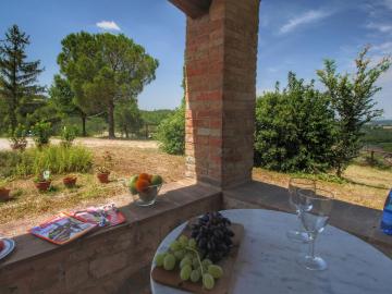 Elegant Cottage in Tuscany with Lake View and Private Garden