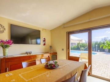 villa with private pool and air conditioning