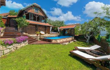 Beautiful home in Zagreb with 3 Bedrooms, Jacuzzi and Sauna