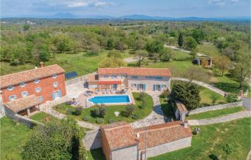 Stunning home in Barban with 8 Bedrooms, WiFi and Outdoor swimming pool