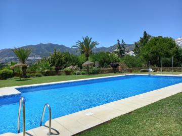 Apartamento con amplia terraza y hermosas vistas en exclusiva urbanizacion