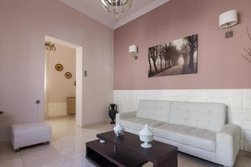 Delightful 2 bedroom flat next to Mikrolimano