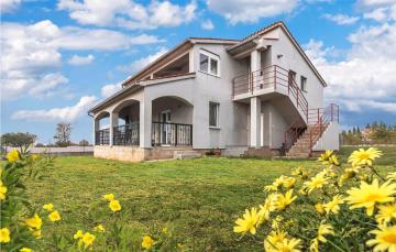 Stunning apartment in Galizana with 2 Bedrooms and WiFi