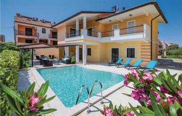 Stunning apartment in Rovinj with WiFi and Outdoor swimming pool