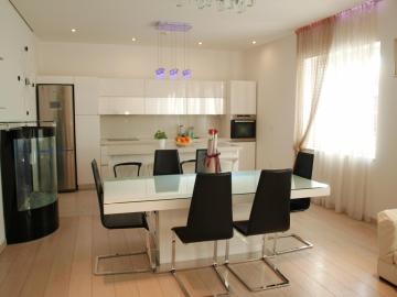 Split Center Luxury Apartment