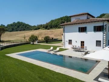 Inviting Holiday Home in Reggello with Swimming Pool