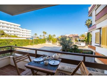 Nice renovated apartment 100 meters from the beach with Air Conditioning
