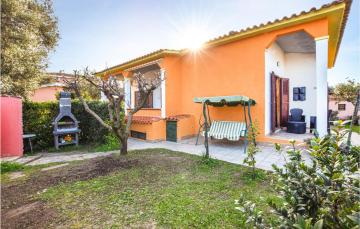 Stunning home in San Teodoro with WiFi and 2 Bedrooms