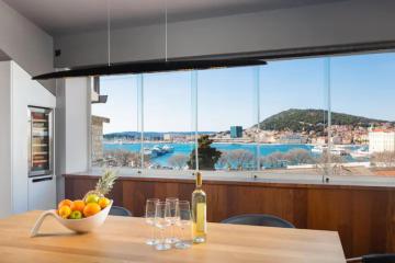 Luxe panoramic apartment in center