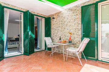Il Blu & InfinityFly Apartments