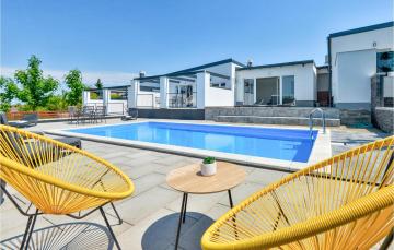 Stunning home in Varazdin Breg with 7 Bedrooms, WiFi and Outdoor swimming pool