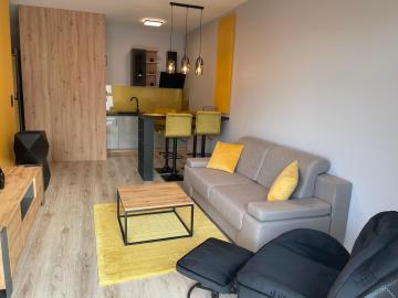 APARTAMENT ELEGANCE YELLOW w Let's Sea
