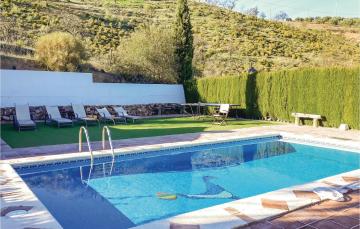 Awesome Home In Villanueva De La Conc, With 3 Bedrooms, Wifi And Outdoor Swimming Pool