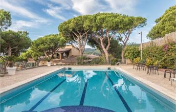 Amazing home in Cabrils with 4 Bedrooms, WiFi and Outdoor swimming pool