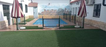 Exclusivo chalet con piscina junto a centro comercial, posibilidad de cama supletoria adicional