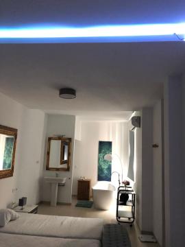 Cheerful five bedroom villa with a hot tub &cinema