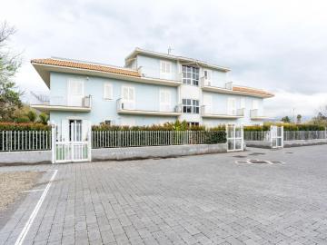 Delightful Apartment in Fondachello with Private Garden