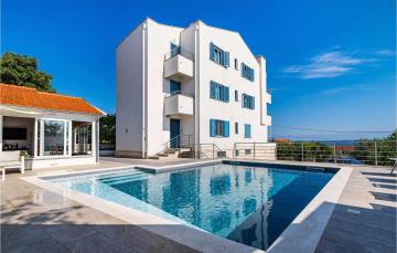Amazing apartment in Lukoran with 1 Bedrooms, WiFi and Outdoor swimming pool