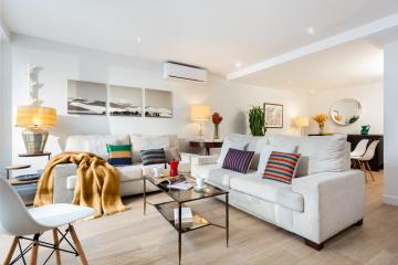 Plaza España, acogedor apartamento con patio by OUTIN